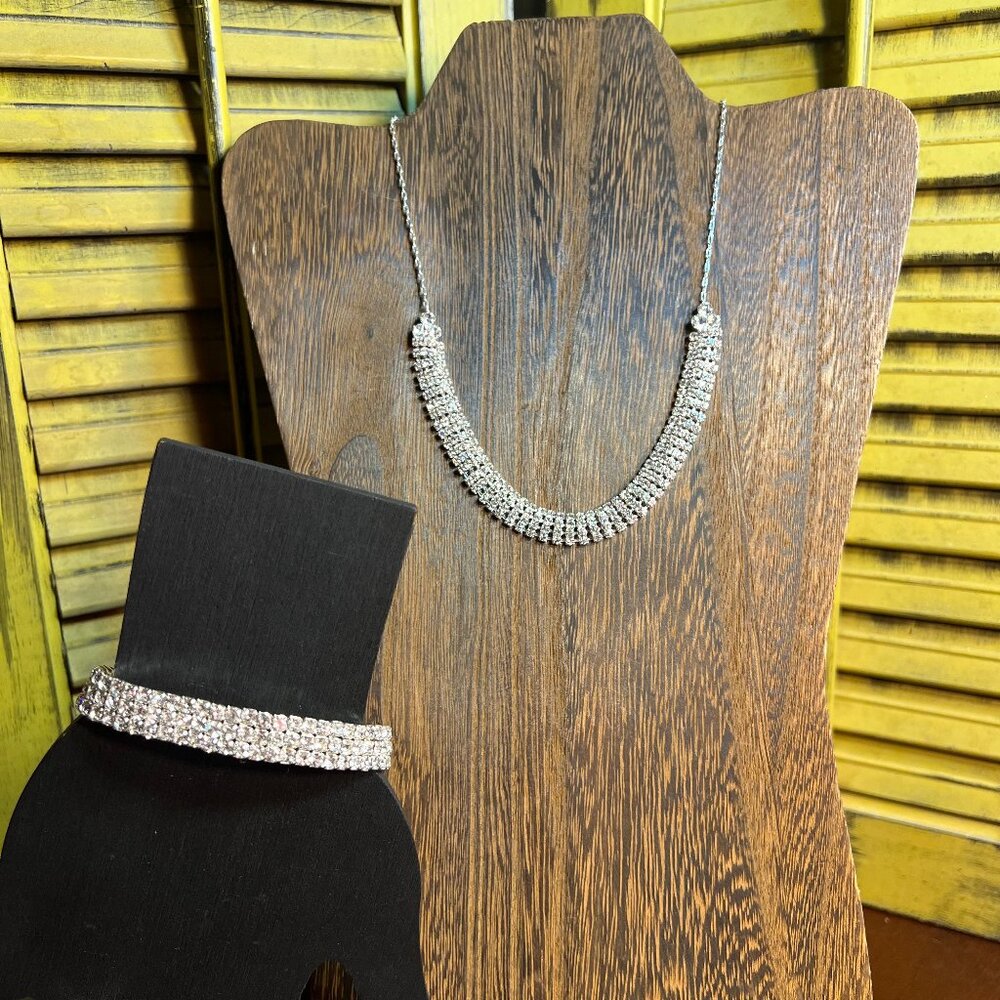 Stunning Rhinestone Necklace and Stretch Bracelet Set in Silvertone